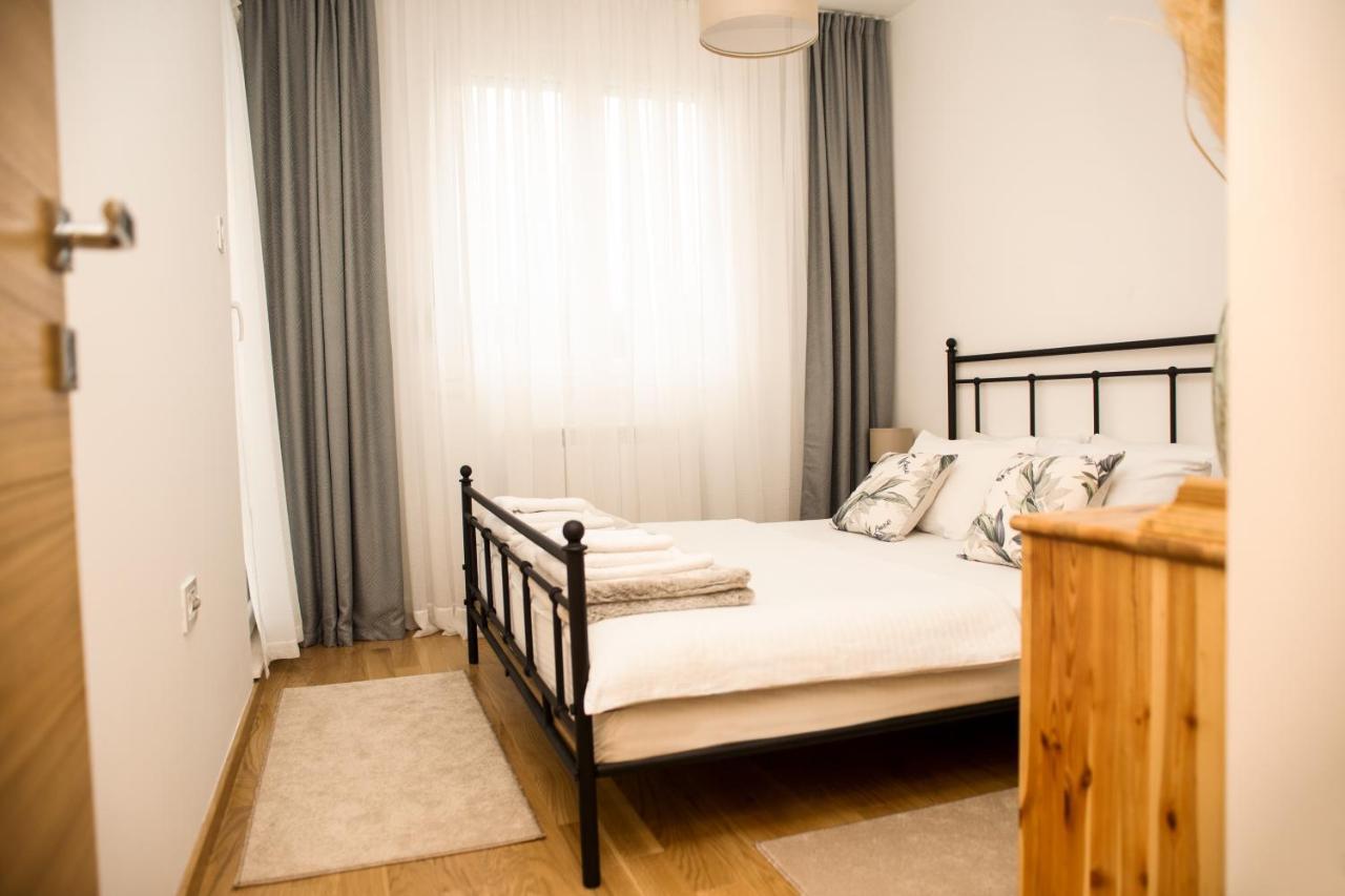 Room21 Free Garage Novi Sad Exterior photo