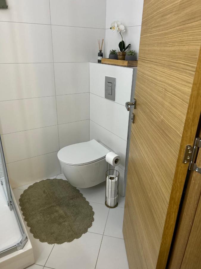 Room21 Free Garage Novi Sad Exterior photo